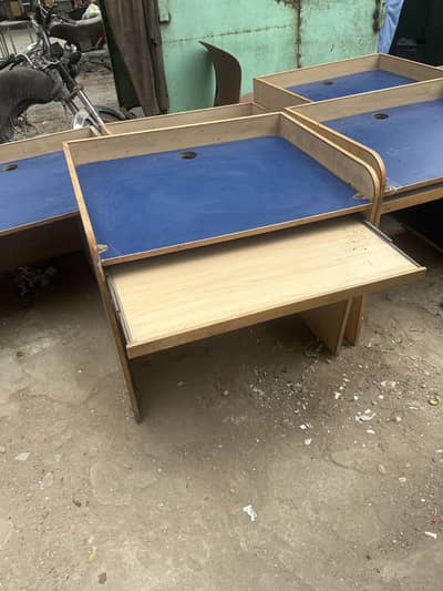 Computer table
