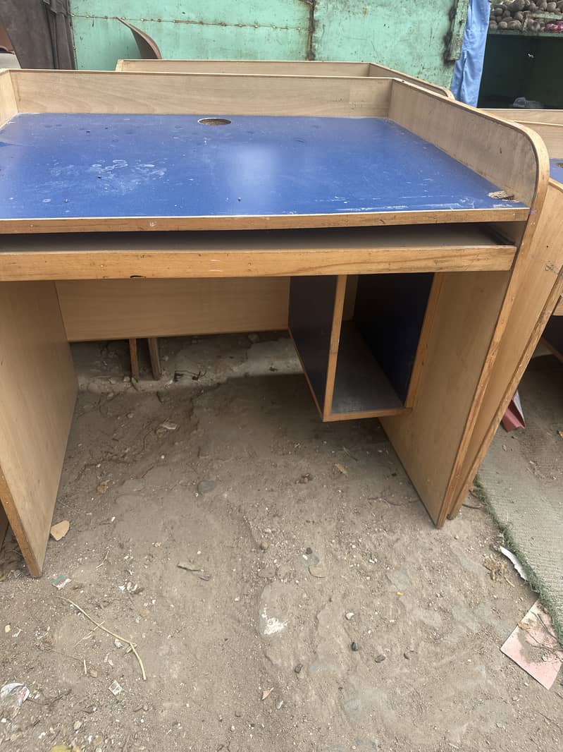 Computer table 1