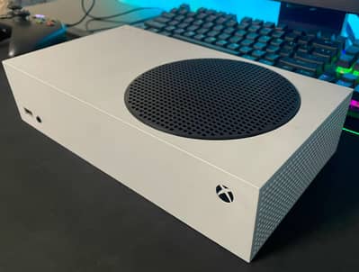 Xbox Series S 10/10 condition