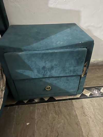 Wooden bed poshish
