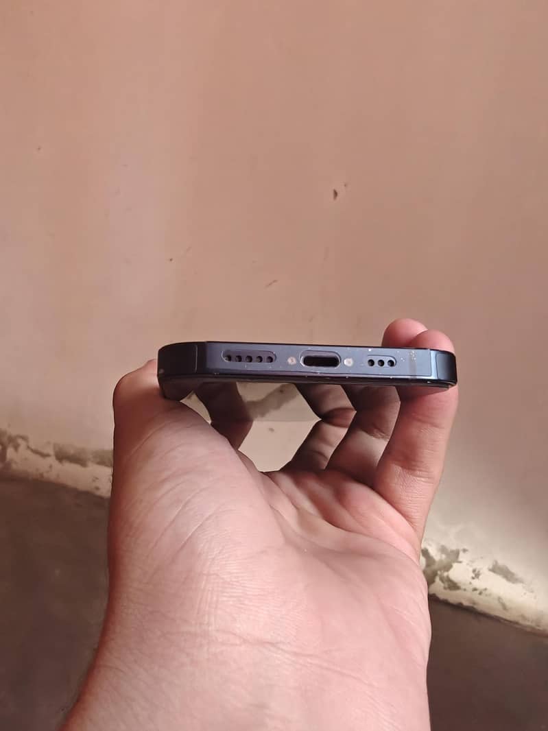 Apple iPhone 13 2