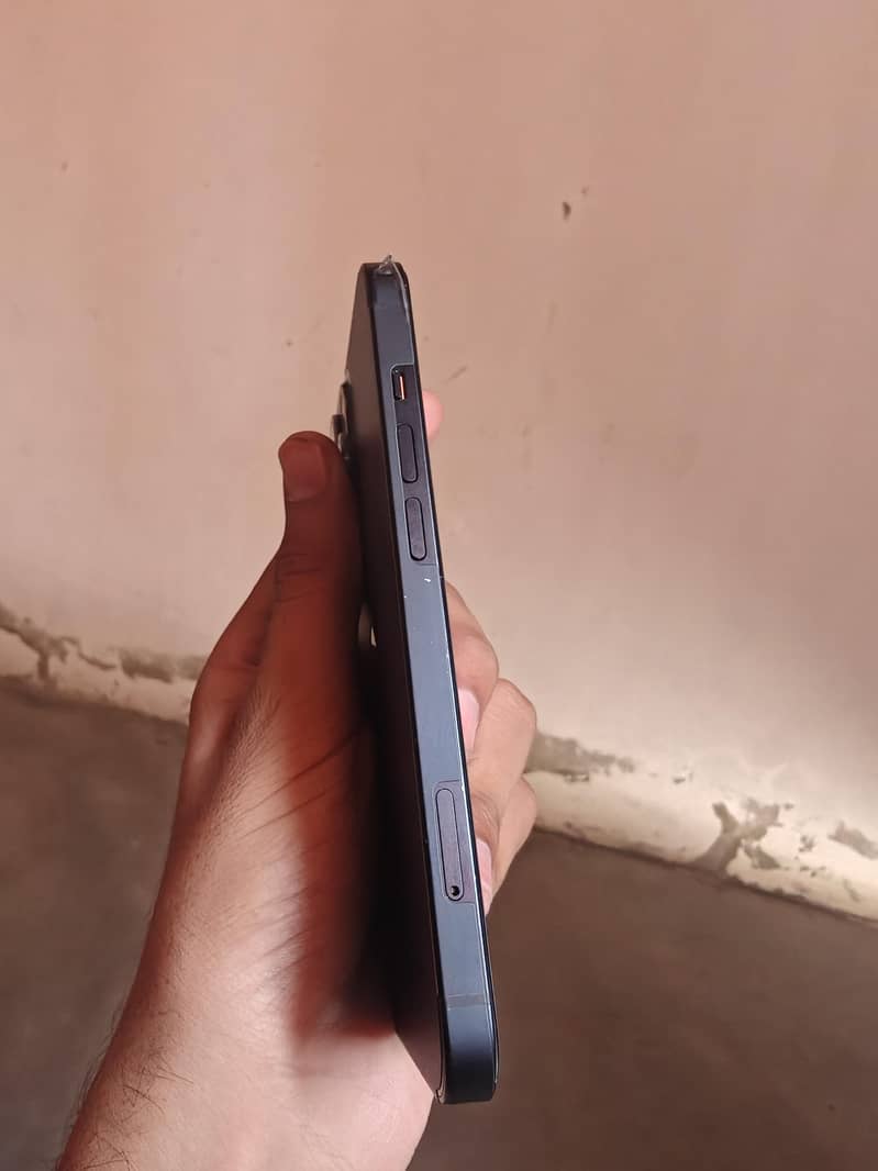 Apple iPhone 13 4