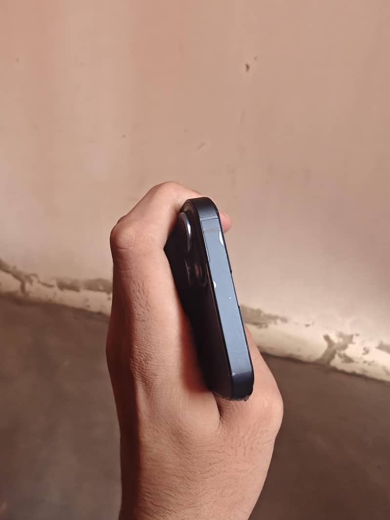 Apple iPhone 13 5
