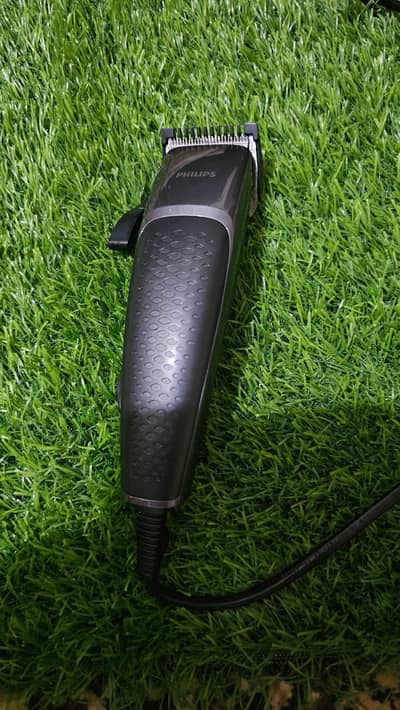 branded eectric shaveŕ wired phillips