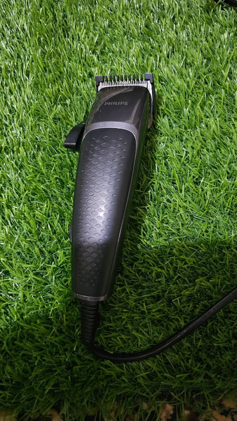 branded eectric shaveŕ wired phillips 0