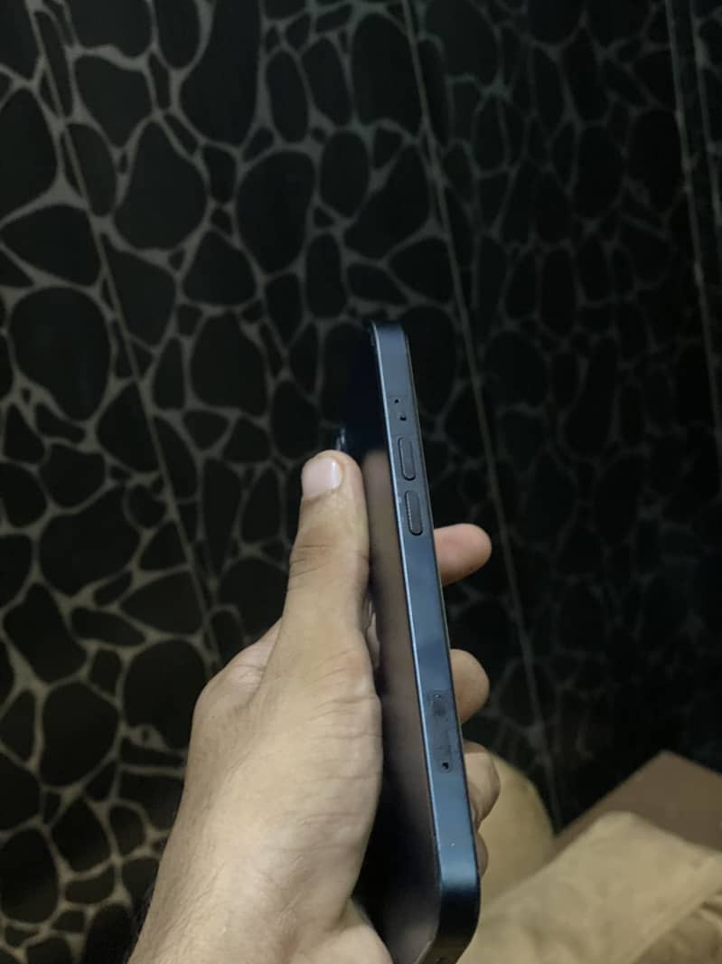 Apple iPhone 13 4