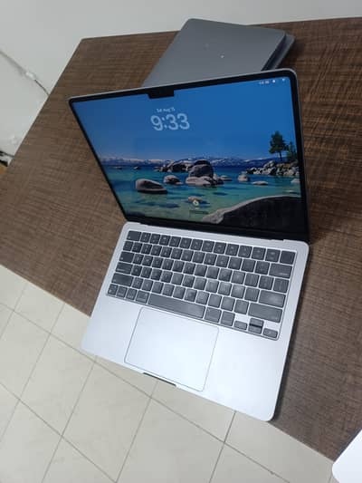 MACBOOK AIR M2 2022 13 INCH 16GB RAM 512GB SSD LIKE NEW CONDITION