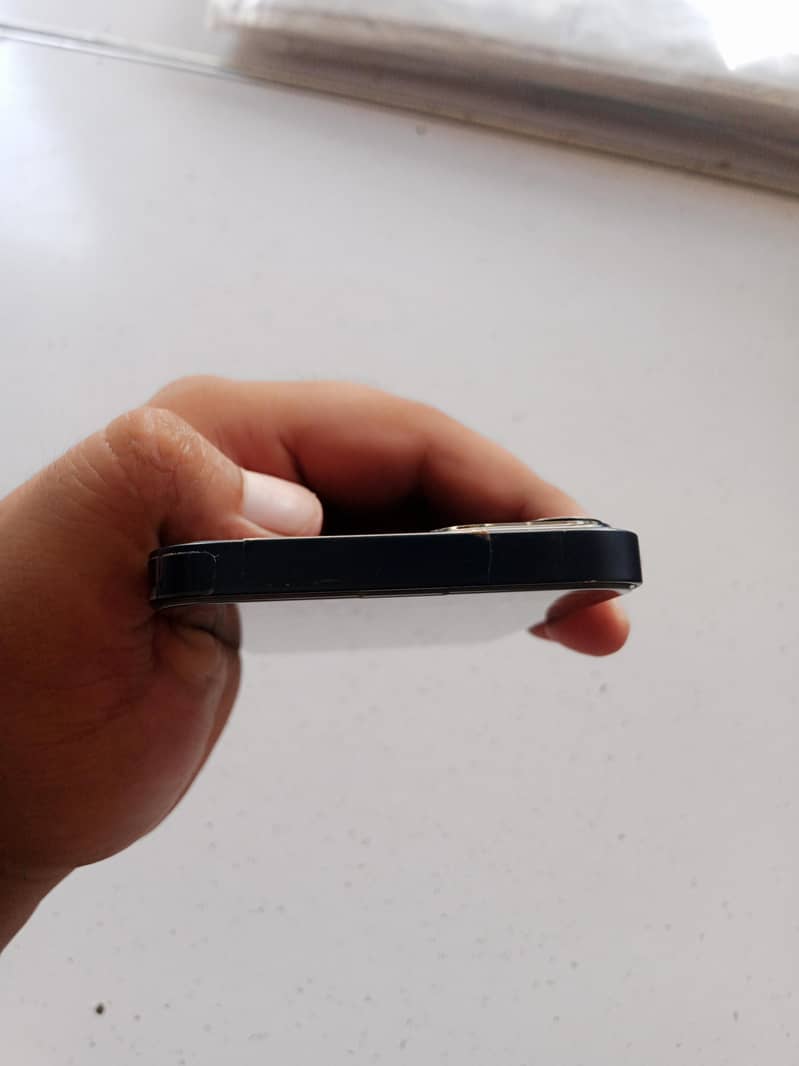Apple iPhone 13 2
