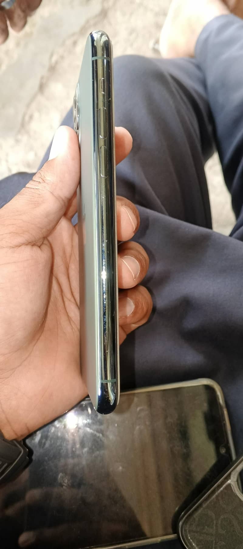 Apple iPhone 11 Pro 2