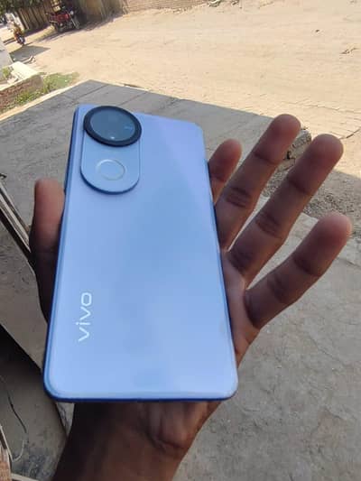 Vivo V50