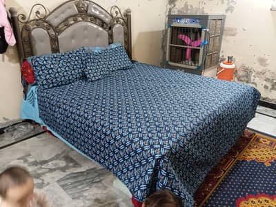 king size iron bed heavy metal with master mattress