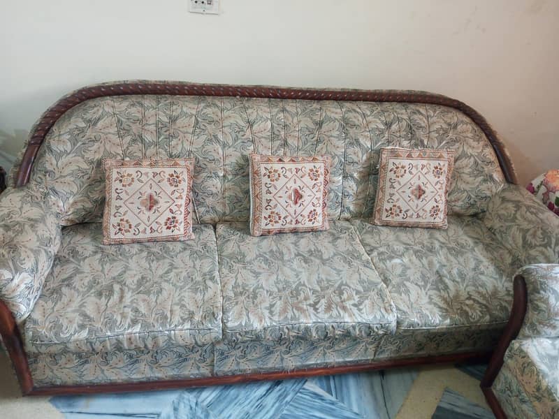 5 Seater Sofa set with 5 Kushan and two small table 0
