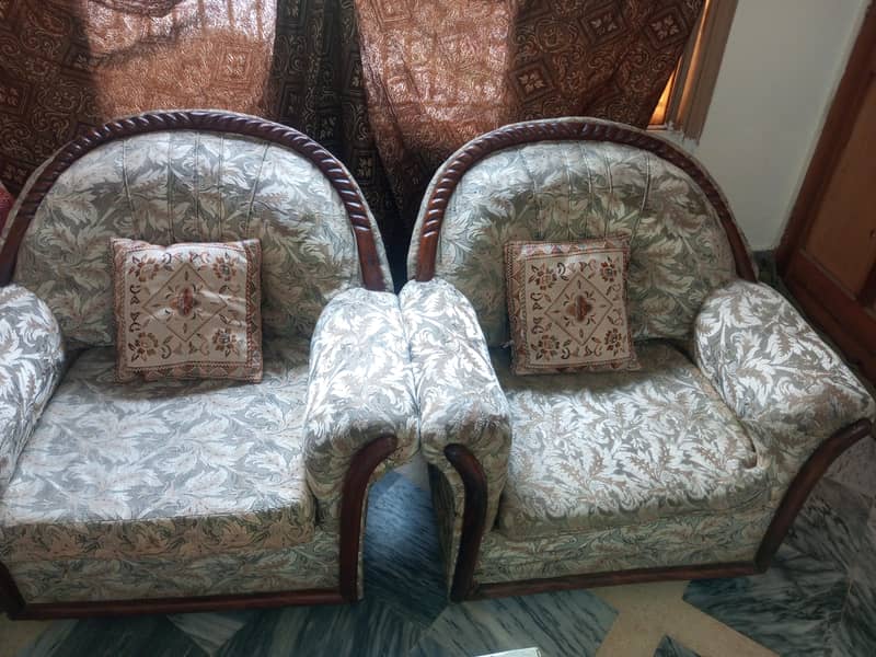 5 Seater Sofa set with 5 Kushan and two small table 1