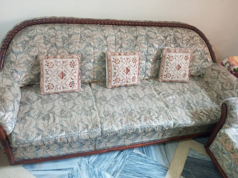 5 Seater Sofa set with 5 Kushan and two small table 2