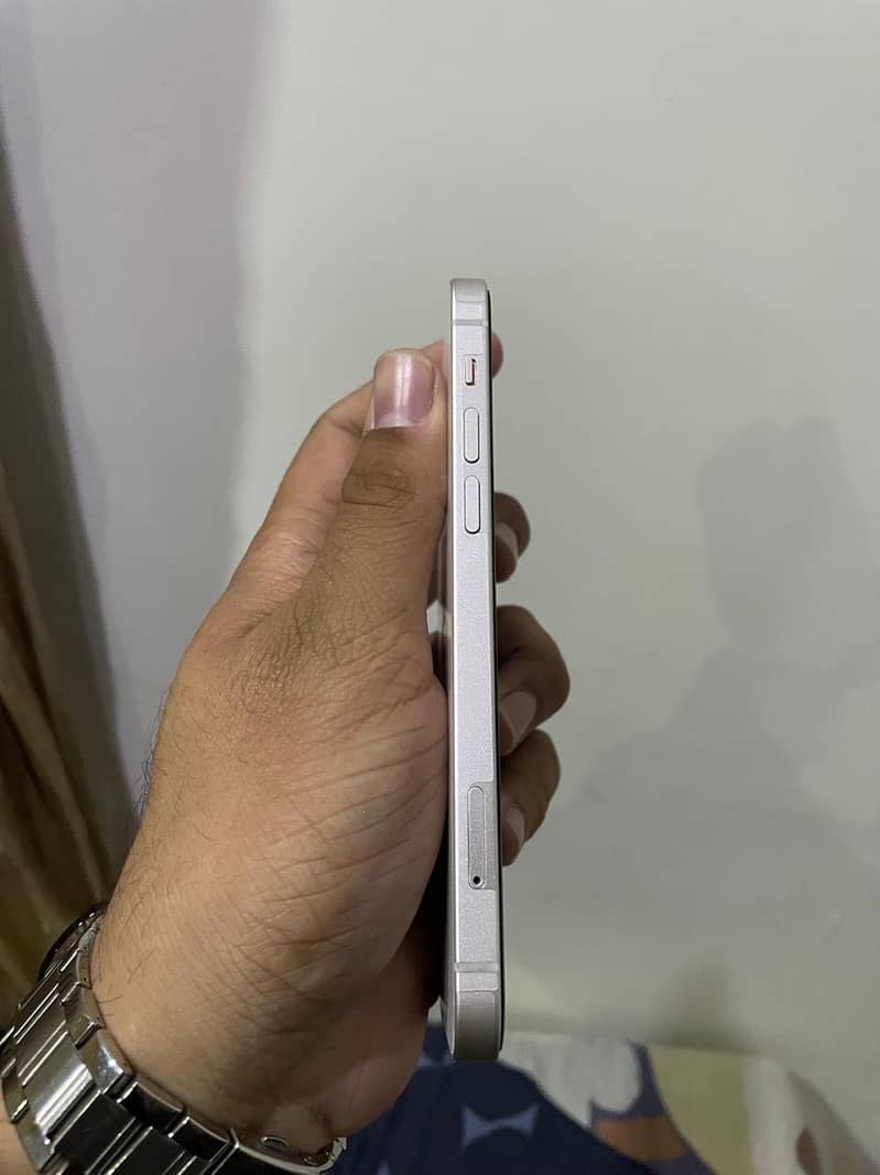 Apple iPhone 12 3