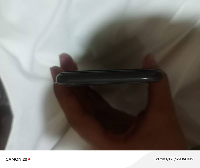 Apple iPhone 11 4