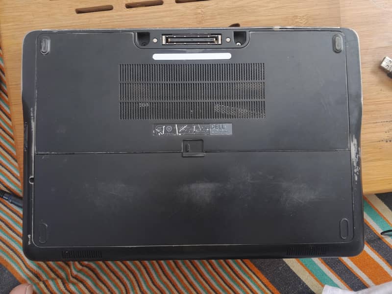Dell Latitude e7240 8