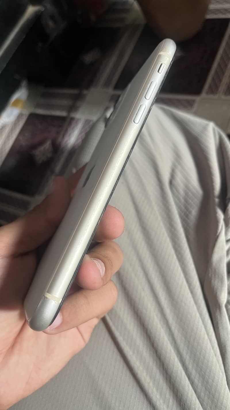 iPhone 11 6