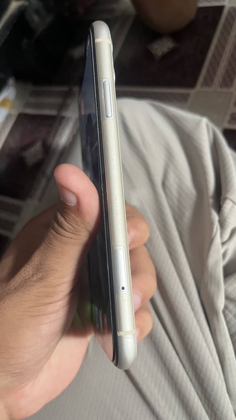iPhone 11 7
