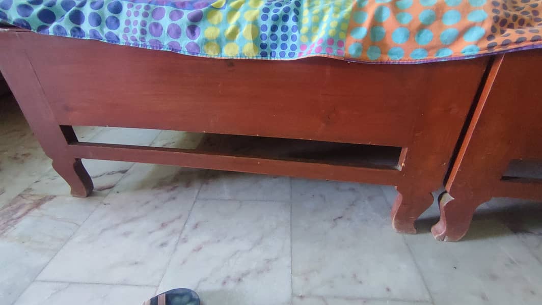 2 single Beds 1 Dressing 0