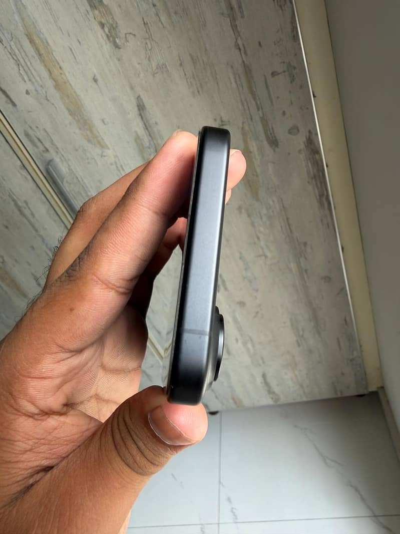 Apple iPhone 16 3