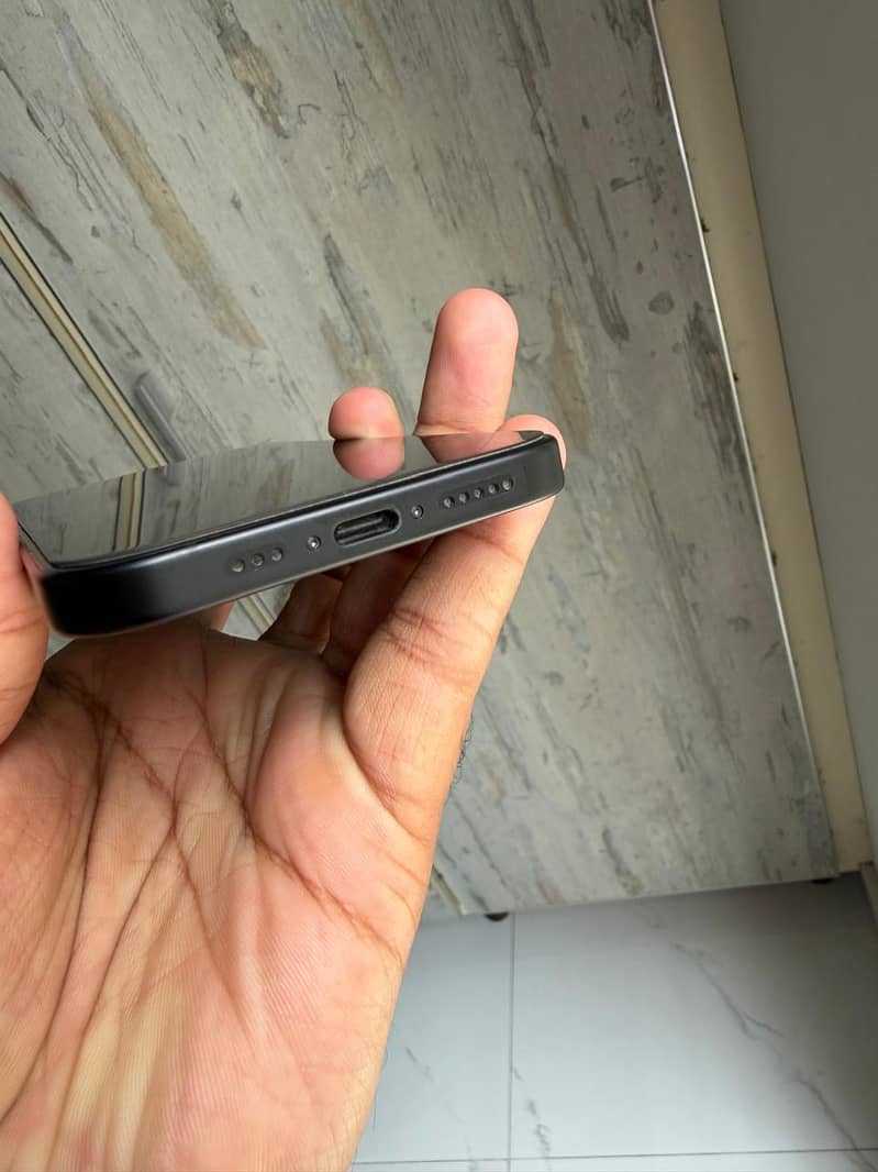 Apple iPhone 16 4