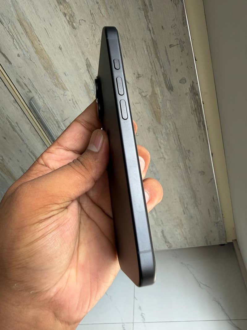 Apple iPhone 16 5