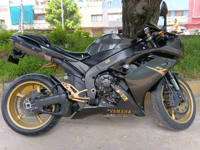 Yahama R1