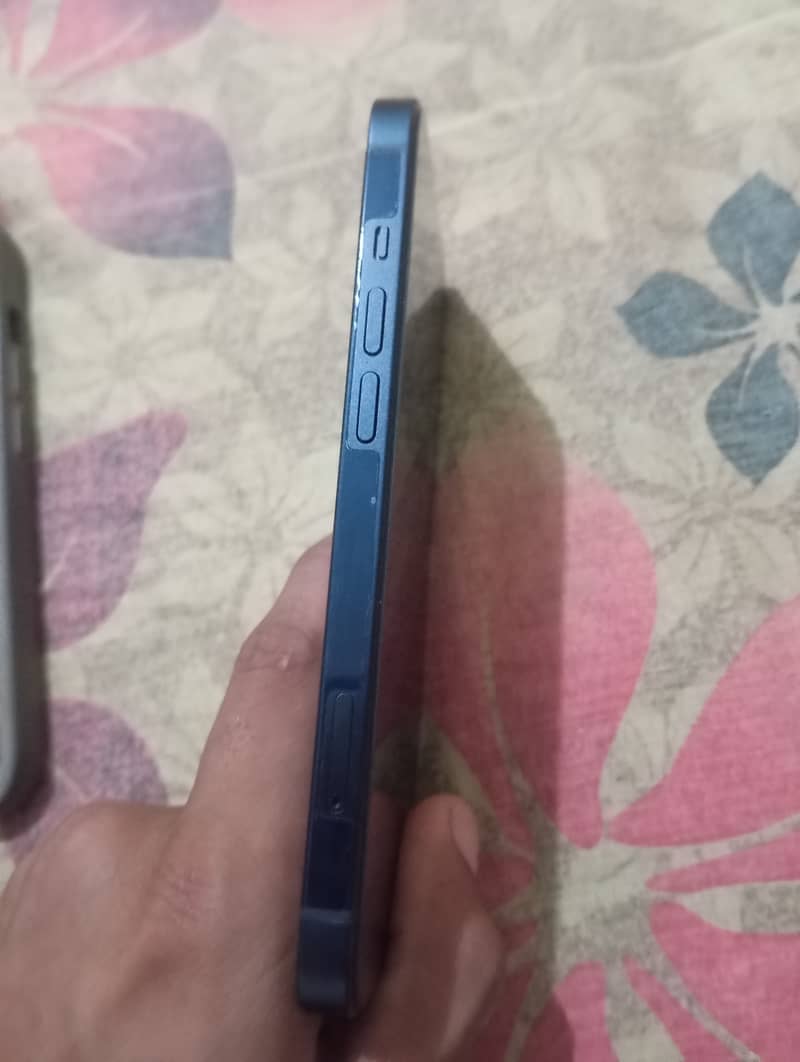 Apple iPhone 13 1