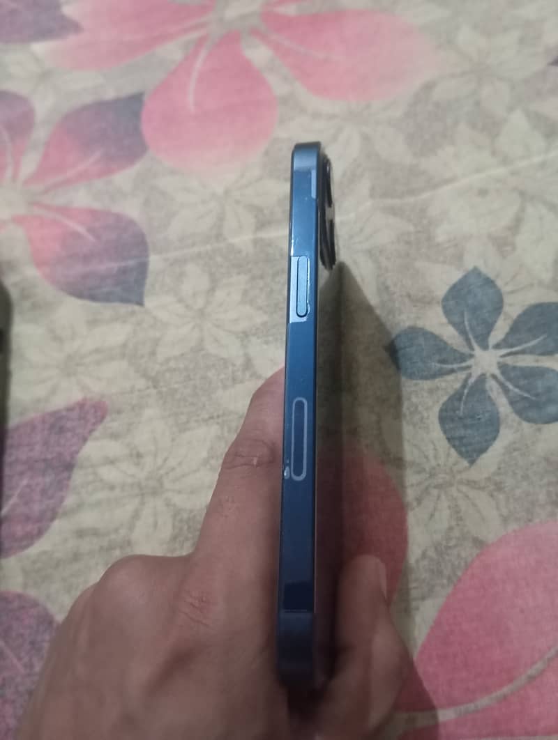 Apple iPhone 13 2