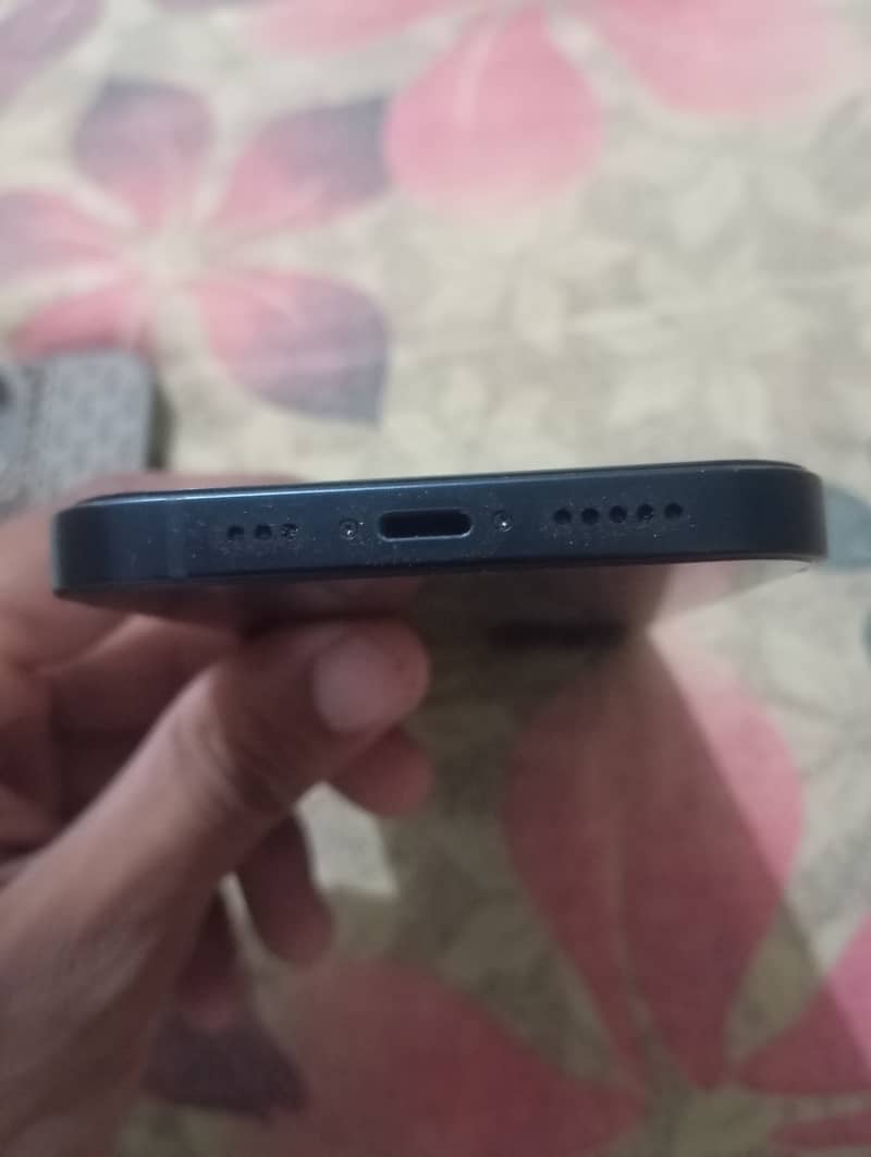 Apple iPhone 13 5