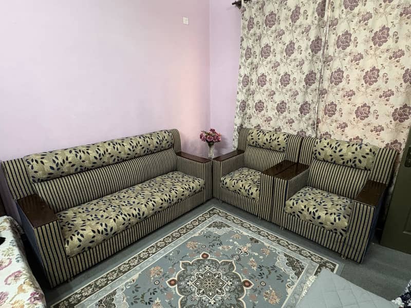 5 seater sofa 0