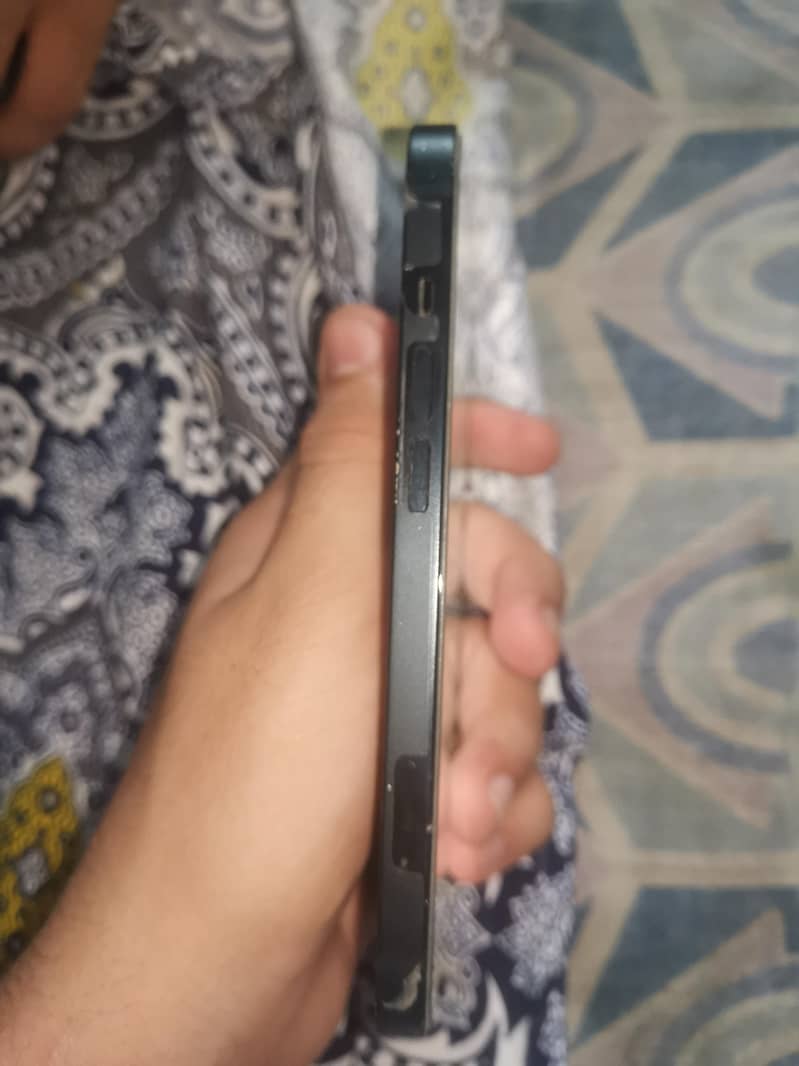 Apple iPhone 13 4