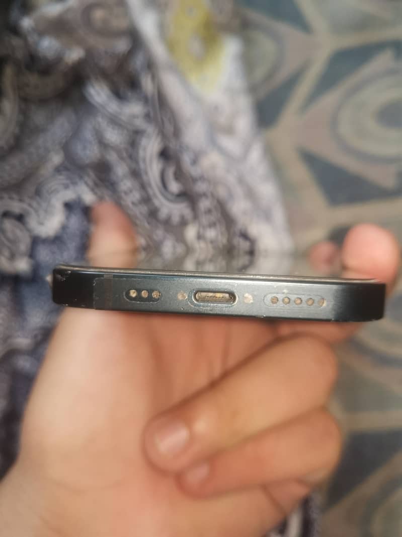 Apple iPhone 13 5