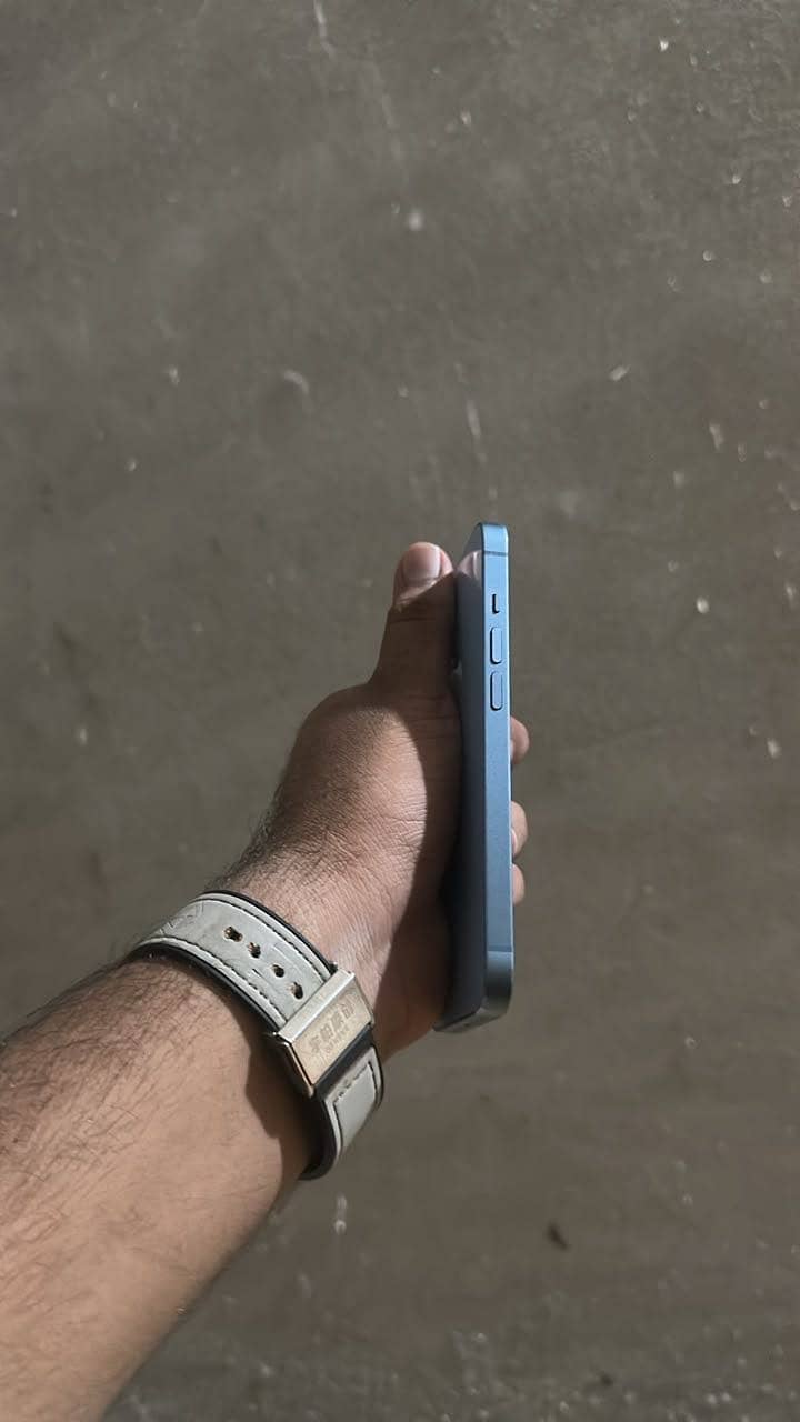 Apple iPhone 14 3