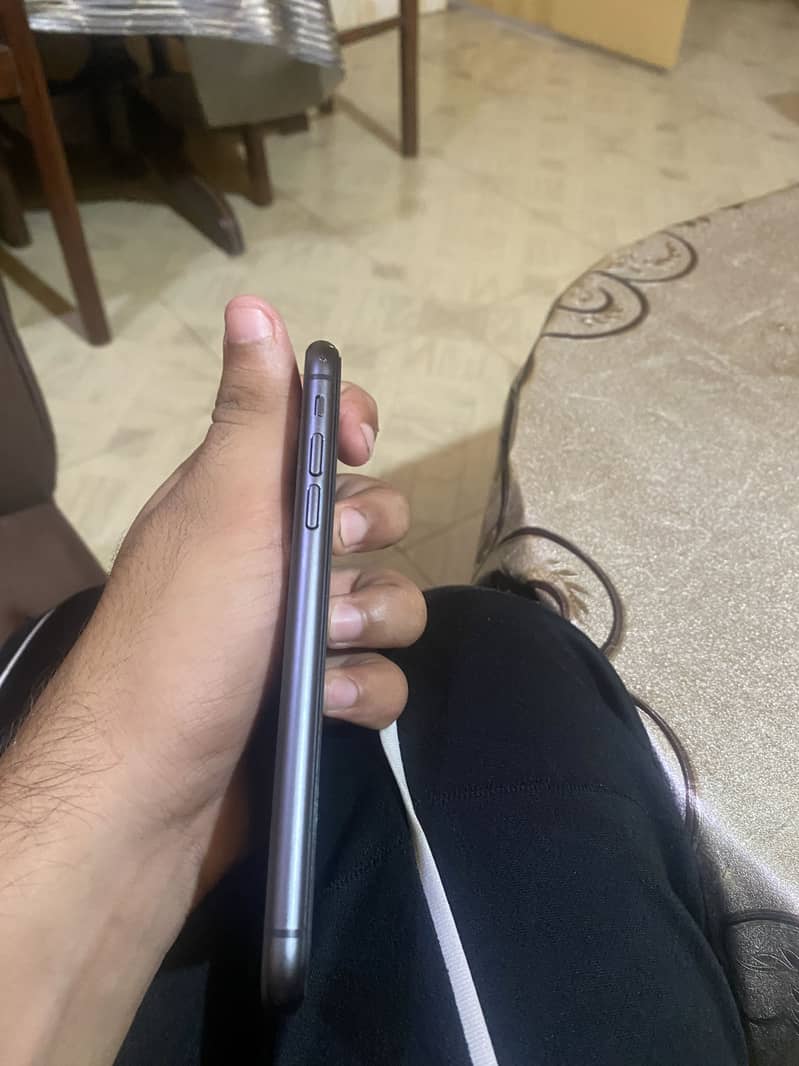 Apple iPhone 11 3