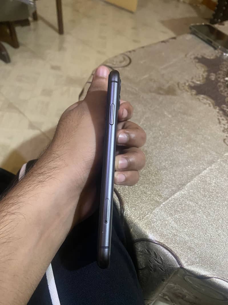 Apple iPhone 11 4