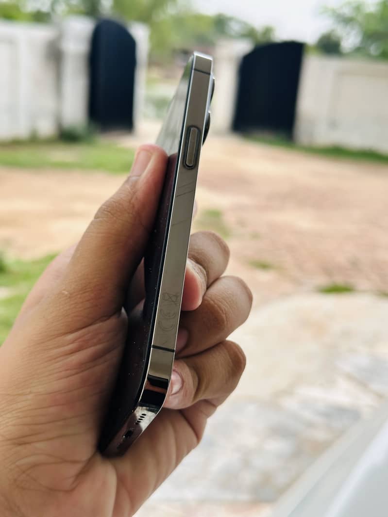 Apple iPhone 13 Pro 2