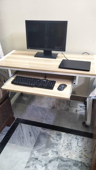 Computer/Laptop table.