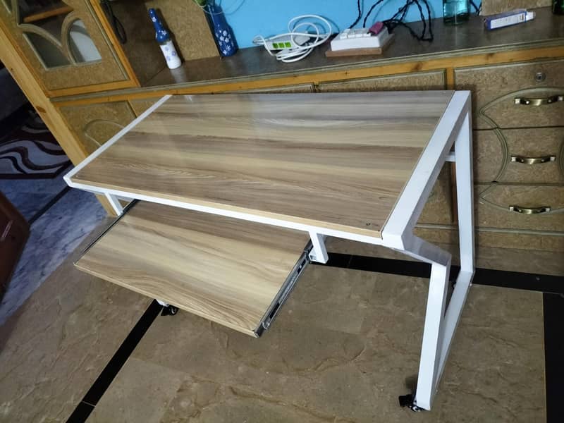 Computer/Laptop table. 2