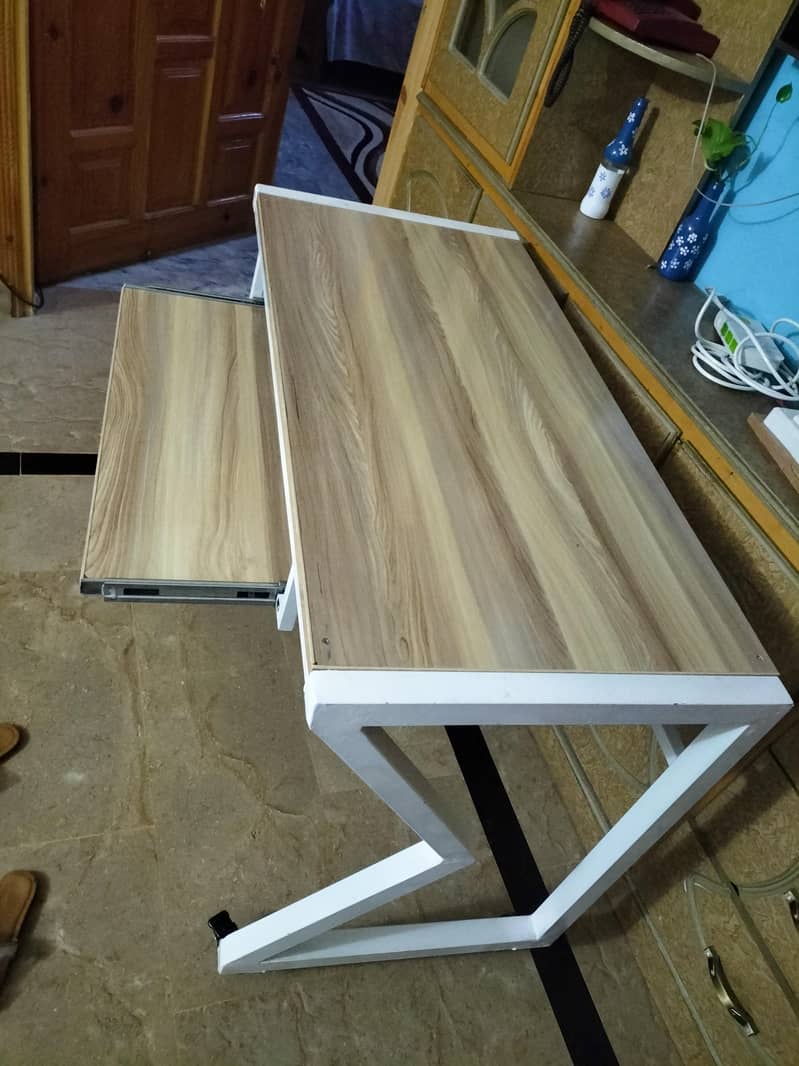 Computer/Laptop table. 3