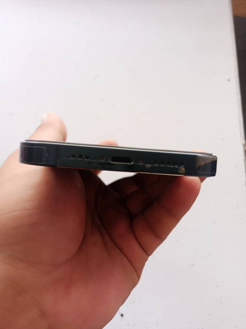 Apple iPhone 13 4
