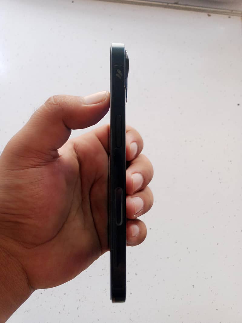 Apple iPhone 13 5
