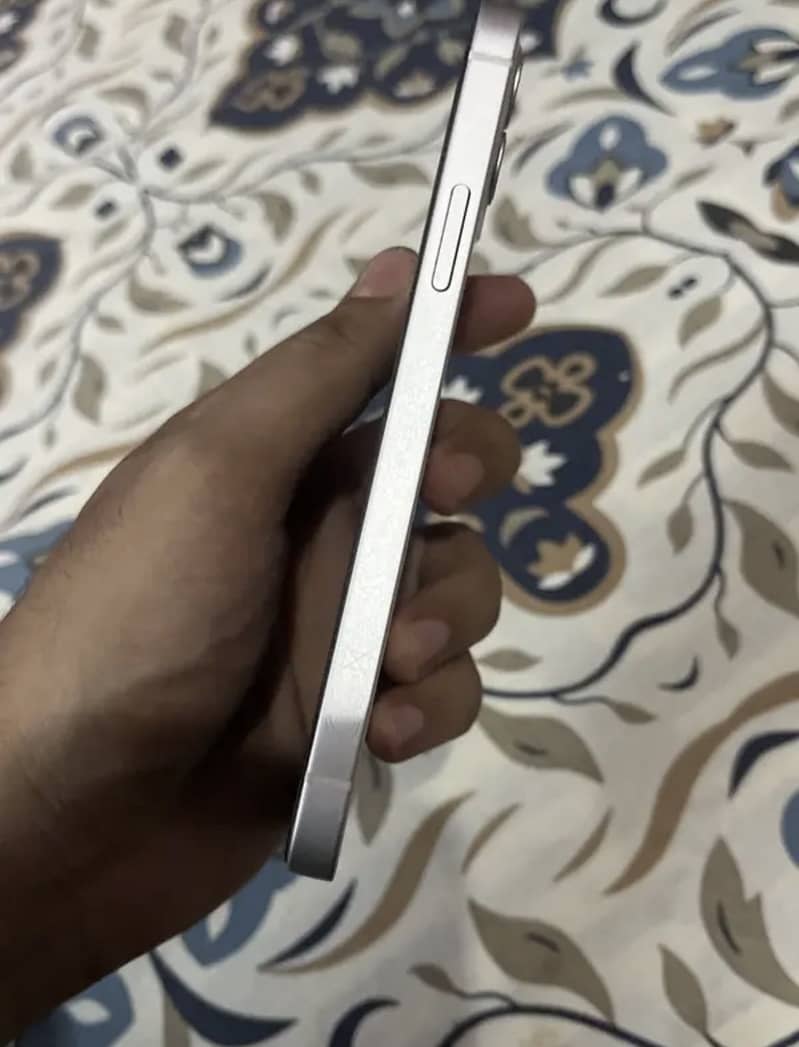 Apple iPhone 12 2