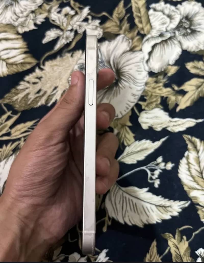 Apple iPhone 12 4
