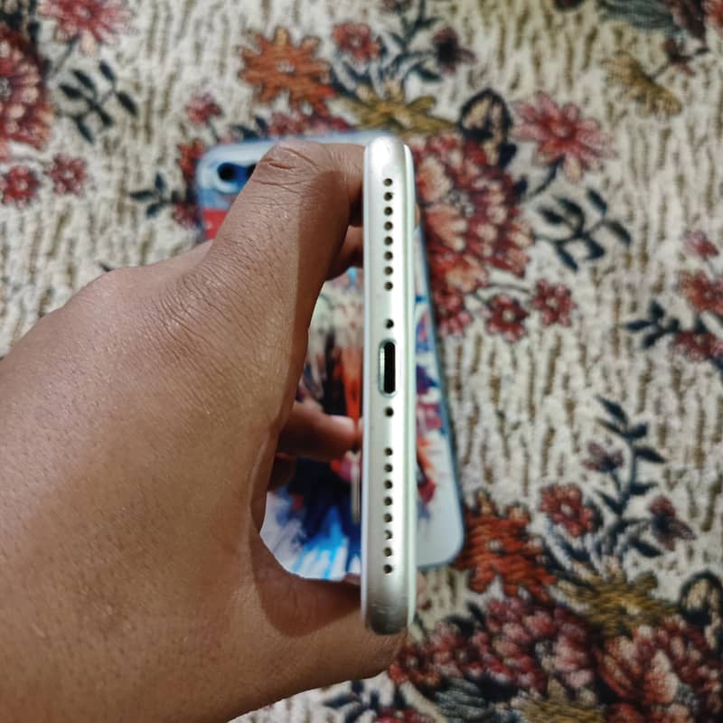 Apple iPhone 8 Plus 0