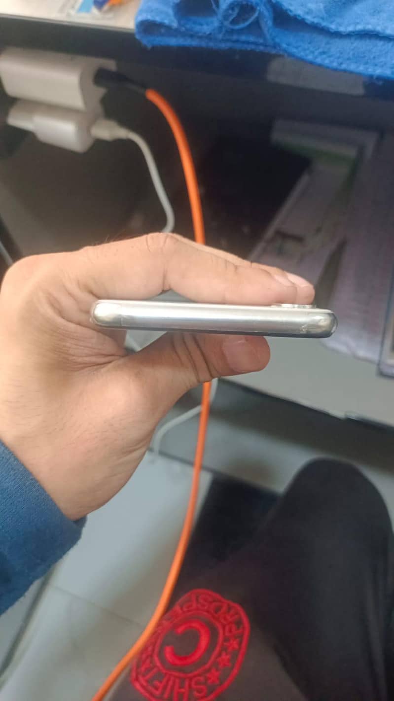 Apple iPhone X 3