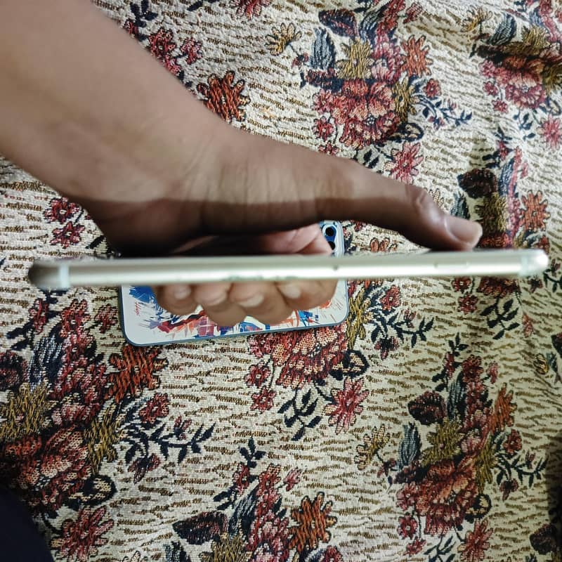 Apple iPhone 8 Plus 3
