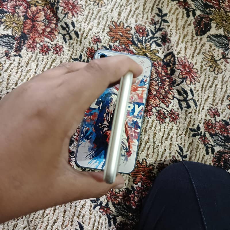 Apple iPhone 8 Plus 4