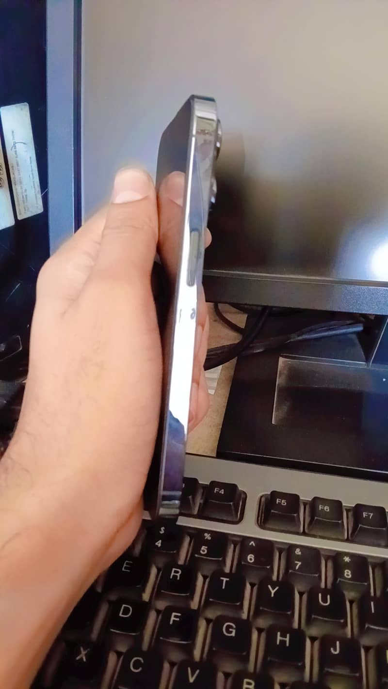 Apple iPhone 13 Pro 4